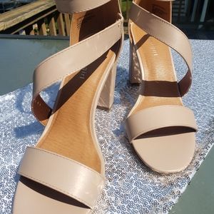 Adorable size 10 Madden Girl 4" heels, nude color